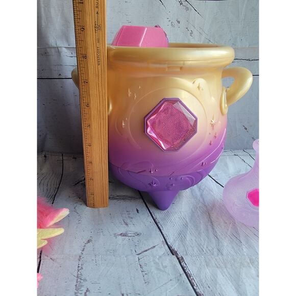 Magic Mixies Magical Misting Cauldron Interactive Pink Plush Toy Works - Picture 11 of 12